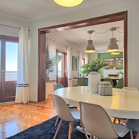 Apolonia Upper Class - Lisbonbreaks Lisbon